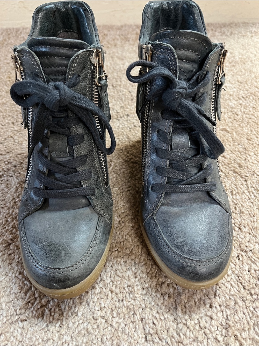 Wedge gray/Black High-Top Lace-Up Sneakers with Side Zippers. Size 37